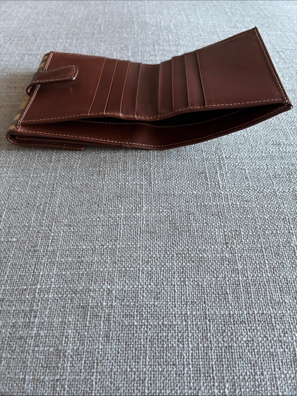 Authentic Burberry Haymarket Embossed Bi-Fold Wallet - Picture 6 of 6